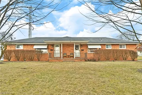 338 340 Overlook Blvd, Struthers, OH 44471 photo 2