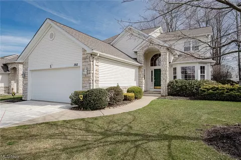 393 W Glengary Cir, Highland Heights, OH 44143