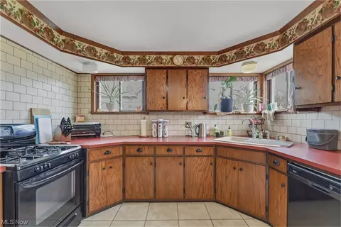 Kitchen - 76 W 5th Ave, Berea, OH 44017 photo 6 of 8
