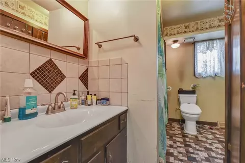 Bath - 76 W 5th Ave, Berea, OH 44017 photo 1 of 1