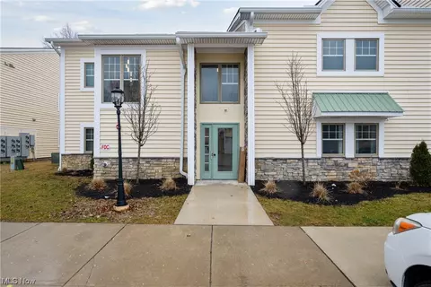 5547 Beavercrest Dr #108, Lorain, OH 44053