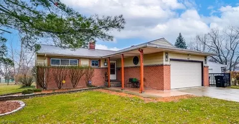5025 S Sedgewick Rd, Lyndhurst, OH 44124
