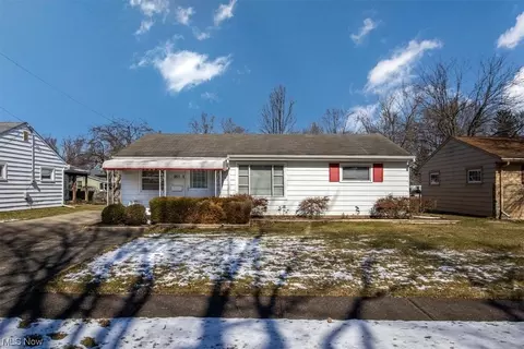 851 Oakwood Dr, Elyria, OH 44035