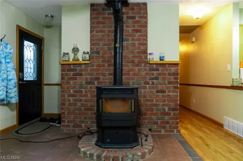 Living - 384 State Rd, Geneva, OH 44041 photo 3 of 3