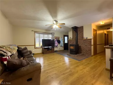 Living - 384 State Rd, Geneva, OH 44041 photo 2 of 3