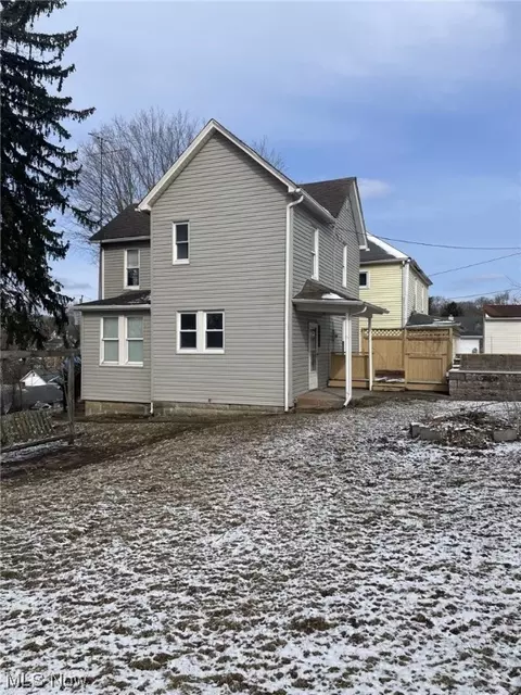 1206 Riverview St, East Liverpool, OH 43920