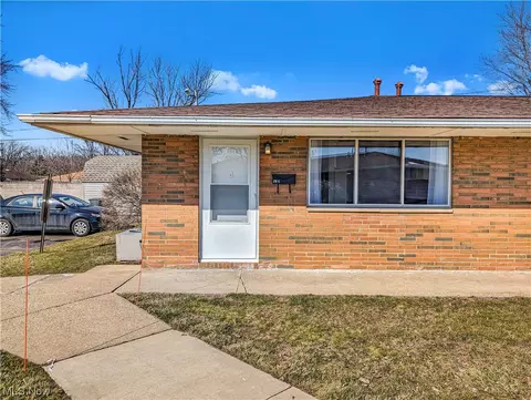 21884 River Oaks Dr #K-10, Rocky River, OH 44116