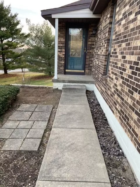 1124 S Slope Bay, Zanesville, OH 43701