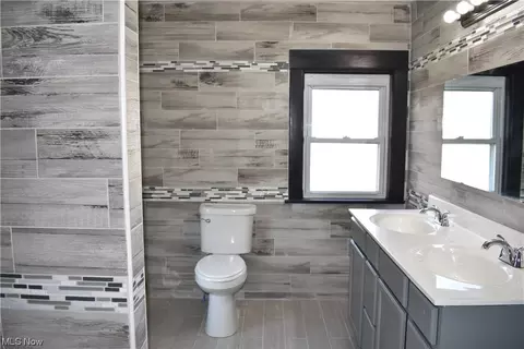 Bath - 1807 E 47th St, Ashtabula, OH 44004 photo 2 of 4
