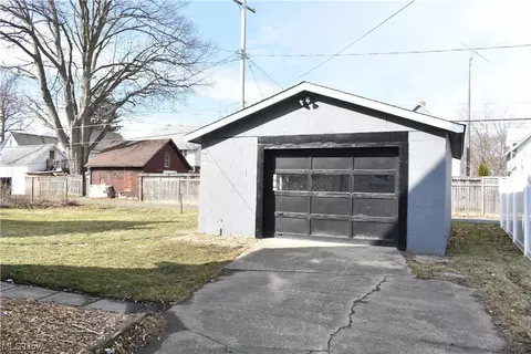 Exterior - 1807 E 47th St, Ashtabula, OH 44004 photo 5 of 9