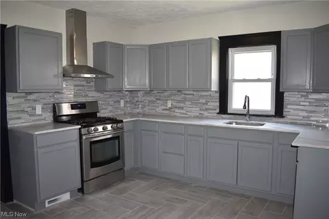 Kitchen - 1807 E 47th St, Ashtabula, OH 44004 photo 4 of 4