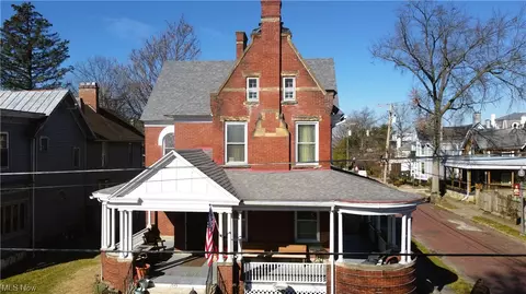 1043 Juliana St, Parkersburg, WV 26101