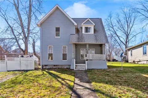 27 10th St SW, Massillon, OH 44647