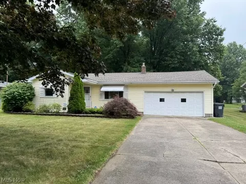 2199 Frostwood Dr, Austintown, OH 44515