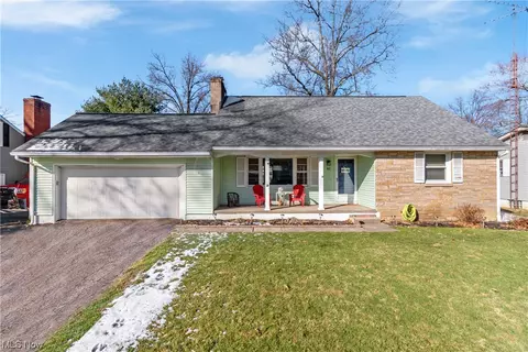 812 Crestwood Ave, Wadsworth, OH 44281