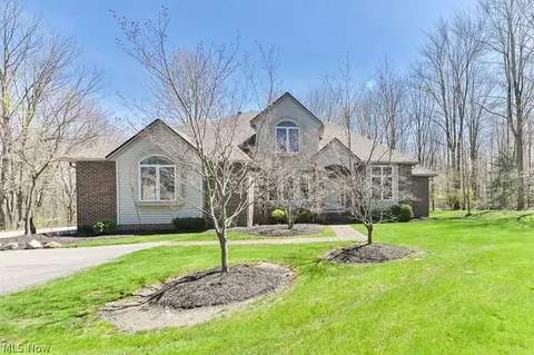 11795 Wellesley Ln, Chardon, OH 44024