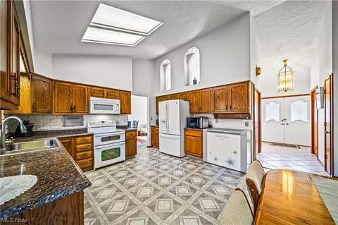 Kitchen - 1305 Garrison Rd, Ashtabula, OH 44004 photo 4 of 4