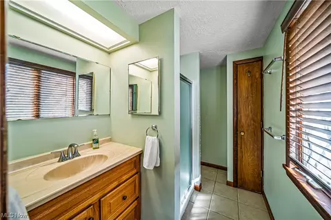 Bath - 1305 Garrison Rd, Ashtabula, OH 44004 photo 2 of 3