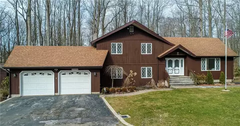 Exterior - 1305 Garrison Rd, Ashtabula, OH 44004 photo 5 of 9