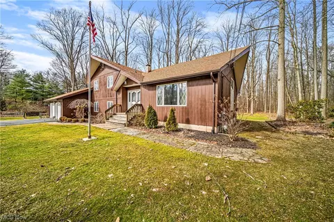 Exterior - 1305 Garrison Rd, Ashtabula, OH 44004 photo 2 of 9