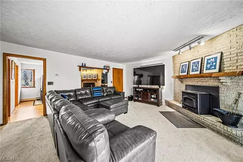 Living - 1305 Garrison Rd, Ashtabula, OH 44004 photo 3 of 5