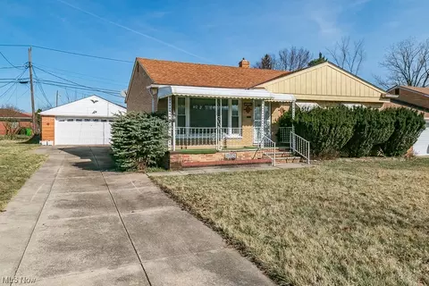 19705 Holiday Ln, Warrensville Heights, OH 44122