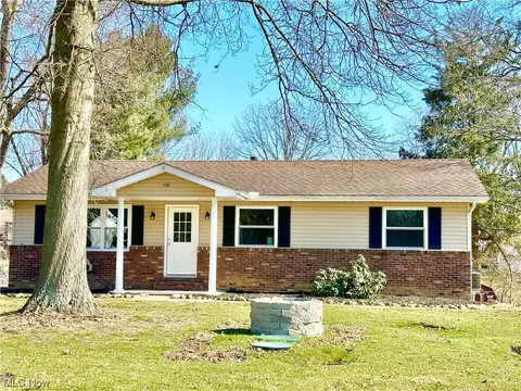 1178 Sweetbriar Dr, Mogadore, OH 44260