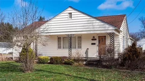 3230 S S Riv, Zanesville, OH 43701