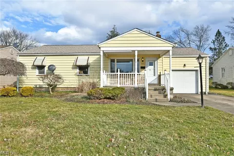 921 N Ward Ave, Girard, OH 44420