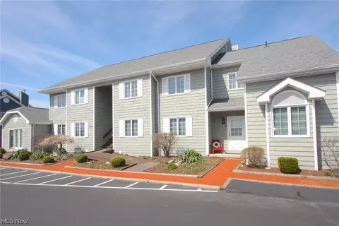 111 W Lakeshore #8C, Kelleys Island, OH 43438