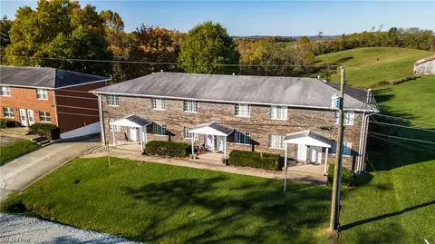 892 Red Hl, Parkersburg, WV 26104