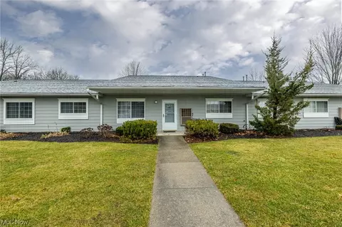 27069 Oakwood #118, Olmsted Falls, OH 44138