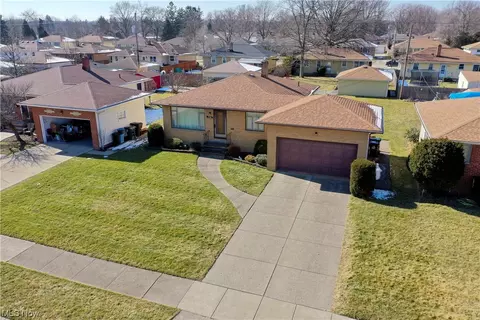 7326 Beresford Ave, Parma, OH 44130