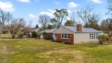 202 Walnut Dr, Marietta, OH 45750