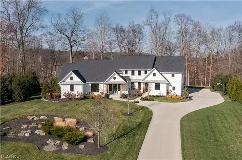 30 Addison Ln, Moreland Hills, OH 44022