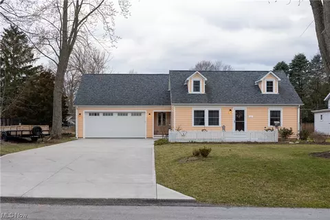 87 Elm St, Milan, OH 44846