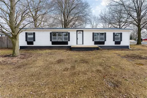 225 E Lake Dr, Lagrange, OH 44050
