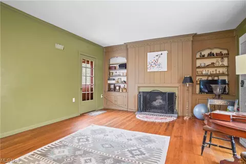 Living - 293 Eldridge Rd, Aurora, OH 44202 photo 1 of 5