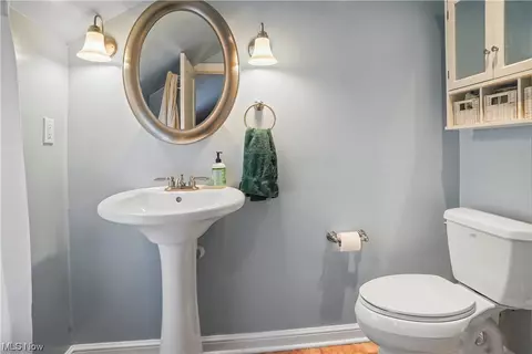 Bath - 293 Eldridge Rd, Aurora, OH 44202 photo 3 of 3