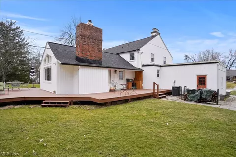 Exterior - 293 Eldridge Rd, Aurora, OH 44202 photo 7 of 8