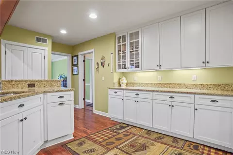 Kitchen - 293 Eldridge Rd, Aurora, OH 44202 photo 5 of 6