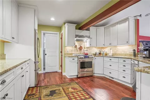 Kitchen - 293 Eldridge Rd, Aurora, OH 44202 photo 2 of 6
