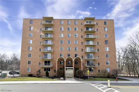 50 S Rocky River Dr #204, Berea, OH 44017
