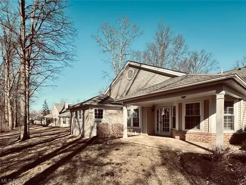 83 Community Dr, Avon Lake, OH 44012