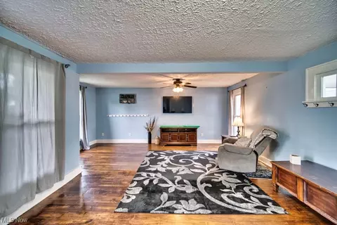 Living - 43725 Telegraph Rd, Elyria, OH 44035 photo 1 of 2