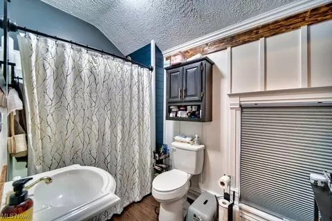 Bath - 43725 Telegraph Rd, Elyria, OH 44035 photo 4 of 5