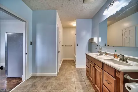 Bath - 43725 Telegraph Rd, Elyria, OH 44035 photo 2 of 5
