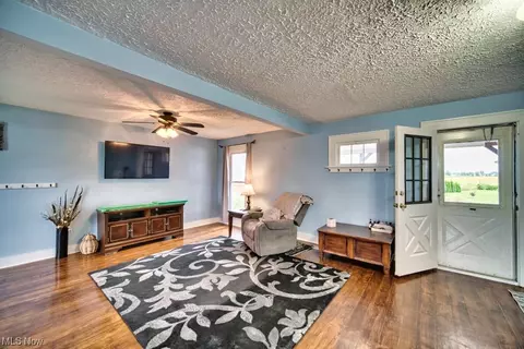 Living - 43725 Telegraph Rd, Elyria, OH 44035 photo 2 of 2