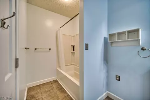Bath - 43725 Telegraph Rd, Elyria, OH 44035 photo 3 of 5