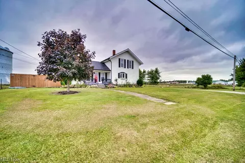 Exterior - 43725 Telegraph Rd, Elyria, OH 44035 photo 3 of 12